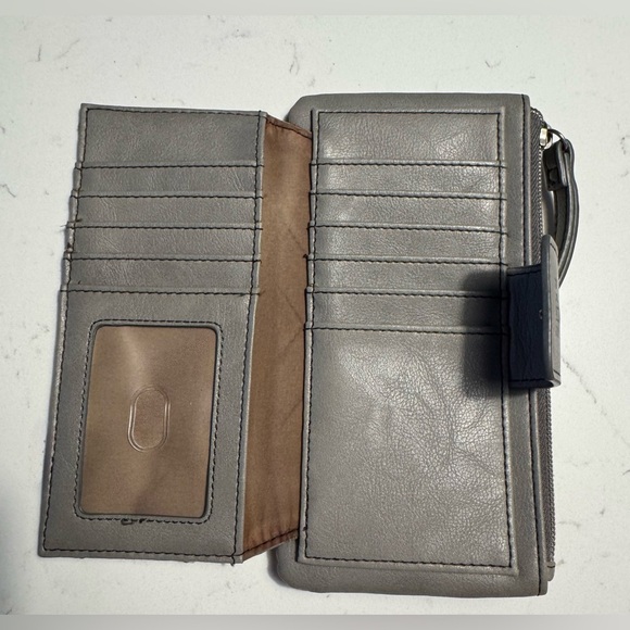 Relic Chevron Wristlet in Gray and Tan 3.5”x7.5” credit card holder and pockets - Picture 3 of 7